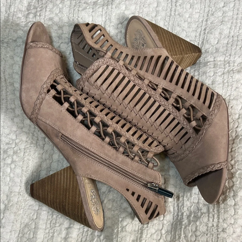 Vince Camuto Brown Cutout Sandals size 10
